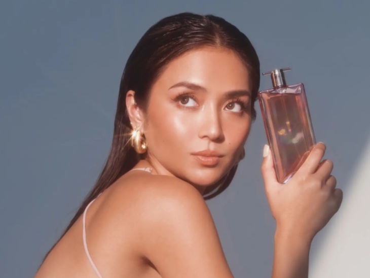 Kathryn Bernardo holding Lancôme perfume