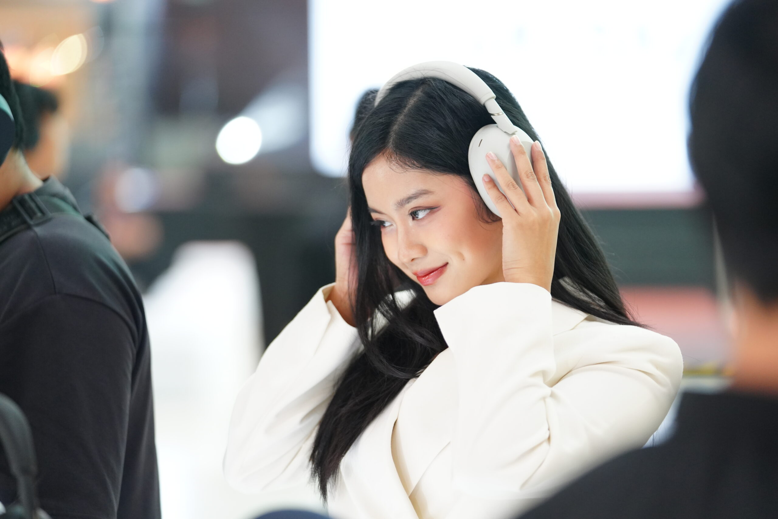 Sony WH-1000XM6 lands in the Philippines at PHP 27,999. Get 30-hour battery, elite noise cancelling, and fashion-forward style made for creators.
