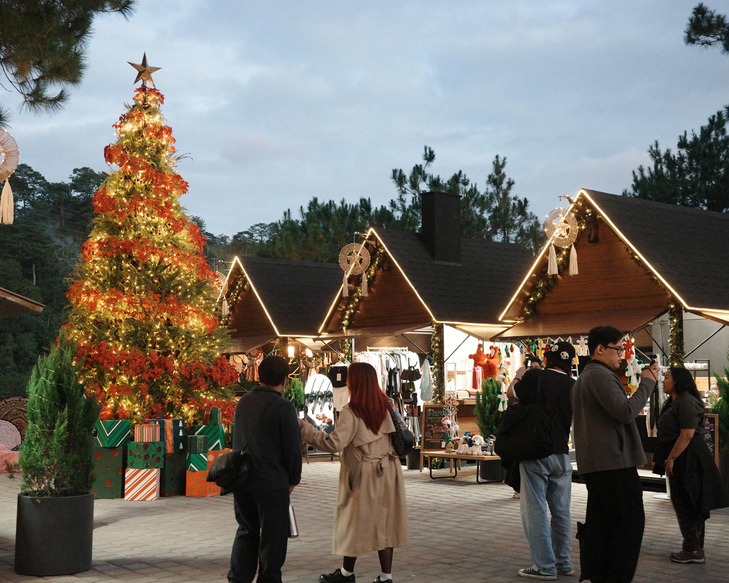 Mt. Camisong now features a Christmas Market showcasing local finds like tapuey and bignay wines, handmade crochet pieces, and other Benguet-made goods.